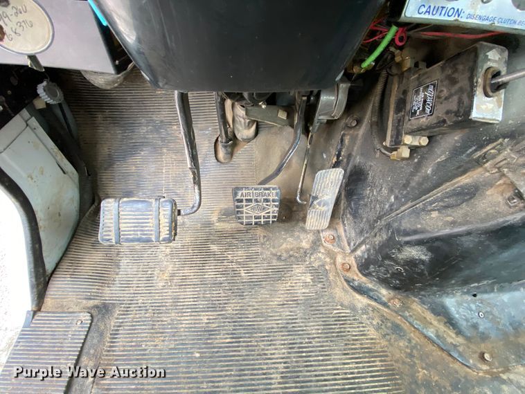 image for item HA9650 2000 International 4800  bucket truck