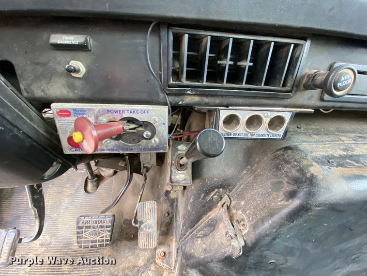 image for item HA9650 2000 International 4800  bucket truck