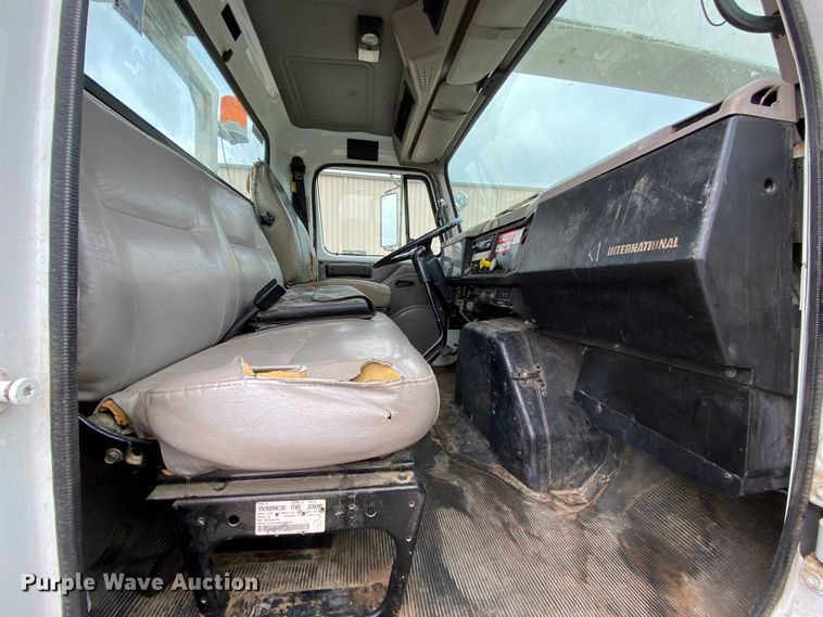 image for item HA9650 2000 International 4800  bucket truck