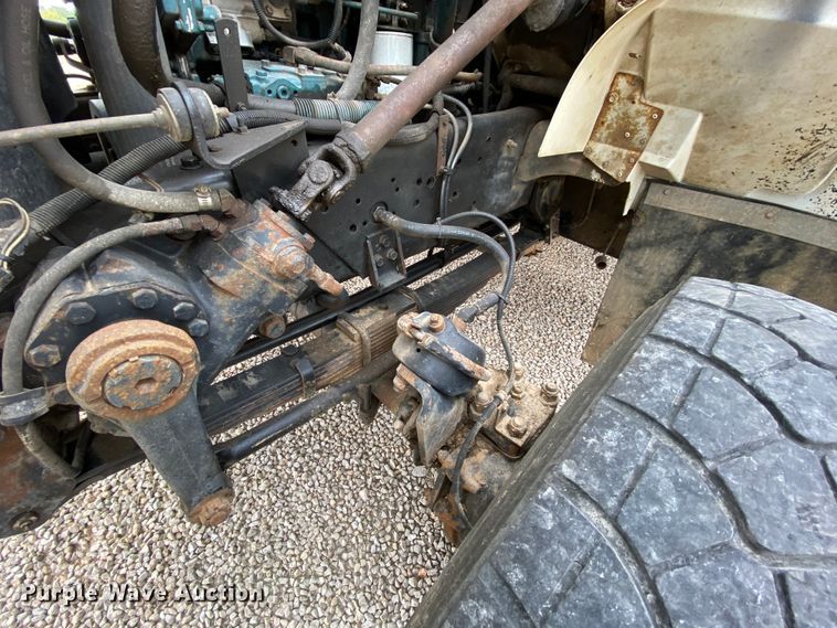 image for item HA9650 2000 International 4800  bucket truck