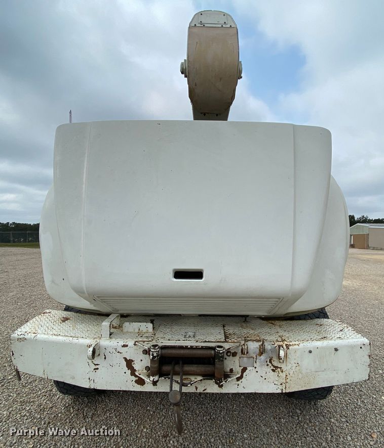 image for item HA9650 2000 International 4800  bucket truck