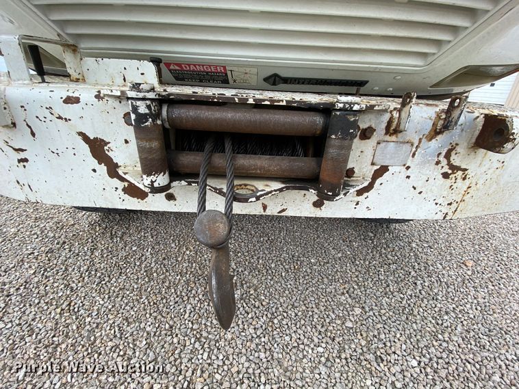 image for item HA9650 2000 International 4800  bucket truck