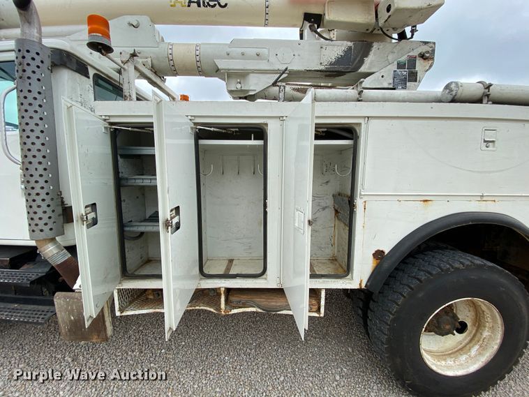 image for item HA9650 2000 International 4800  bucket truck