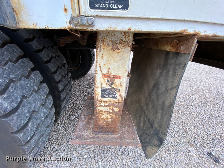 image for item HA9650 2000 International 4800  bucket truck