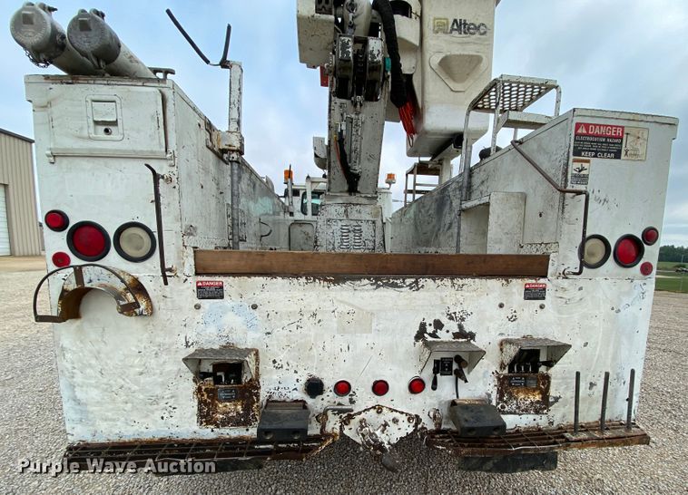 image for item HA9650 2000 International 4800  bucket truck