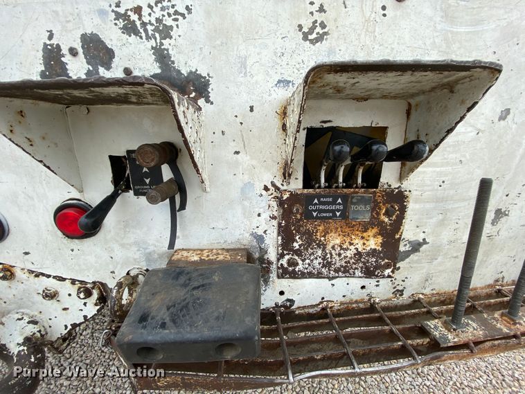 image for item HA9650 2000 International 4800  bucket truck