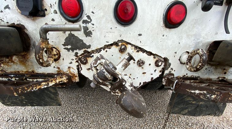 image for item HA9650 2000 International 4800  bucket truck