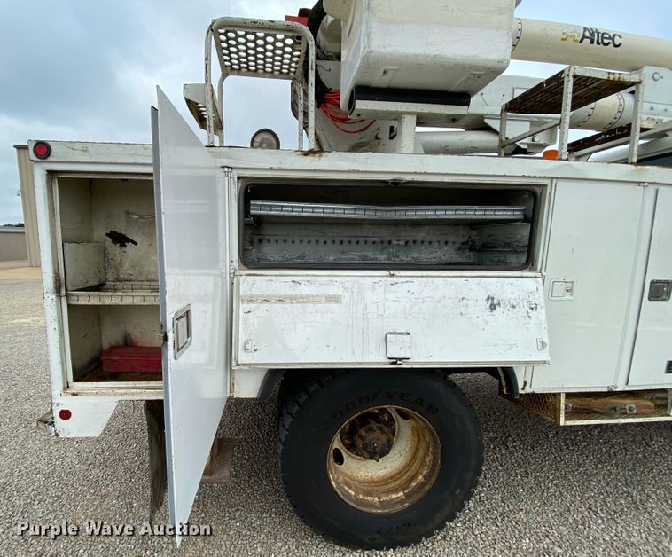 image for item HA9650 2000 International 4800  bucket truck