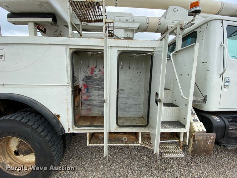 image for item HA9650 2000 International 4800  bucket truck