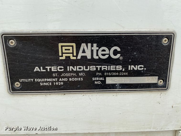 image for item HA9650 2000 International 4800  bucket truck