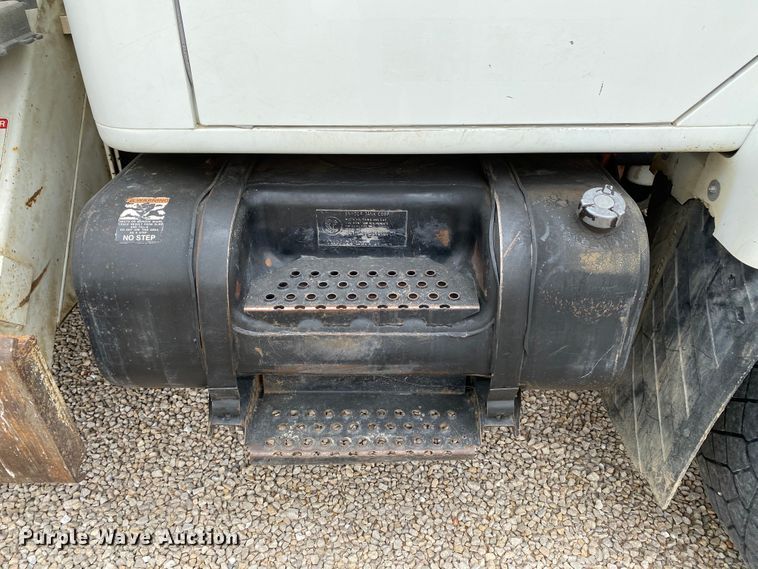 image for item HA9650 2000 International 4800  bucket truck