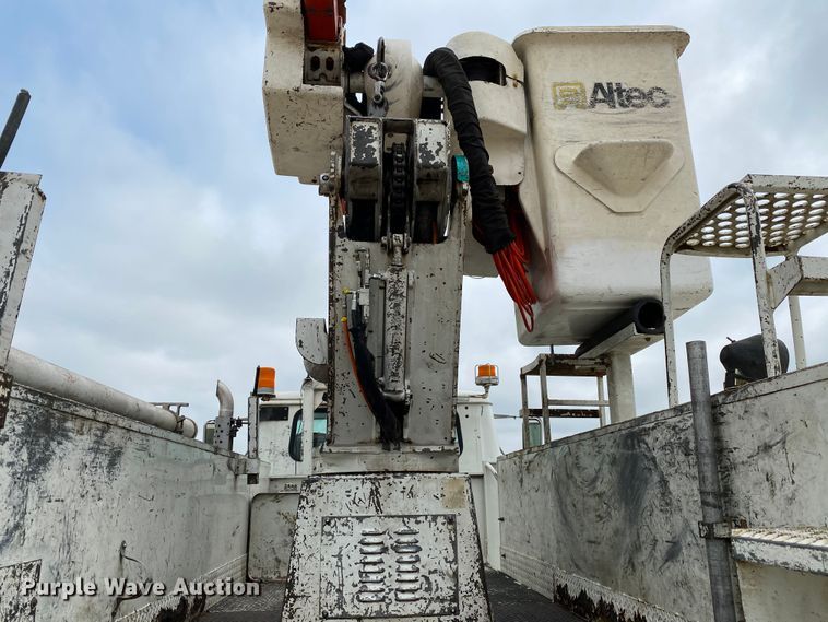 image for item HA9650 2000 International 4800  bucket truck