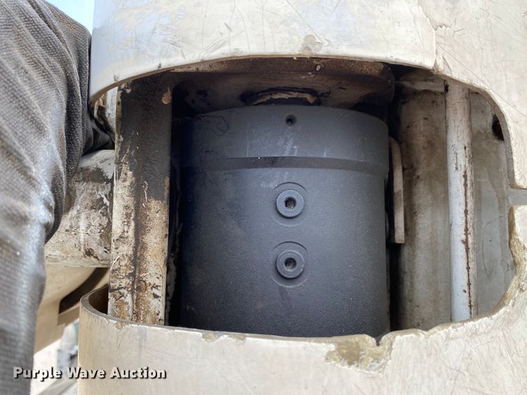 image for item HA9650 2000 International 4800  bucket truck