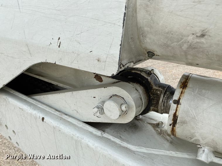 image for item HA9650 2000 International 4800  bucket truck