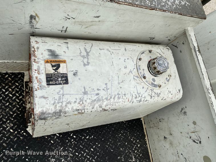 image for item HA9650 2000 International 4800  bucket truck