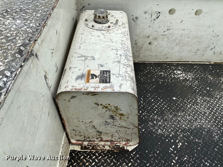 image for item HA9650 2000 International 4800  bucket truck