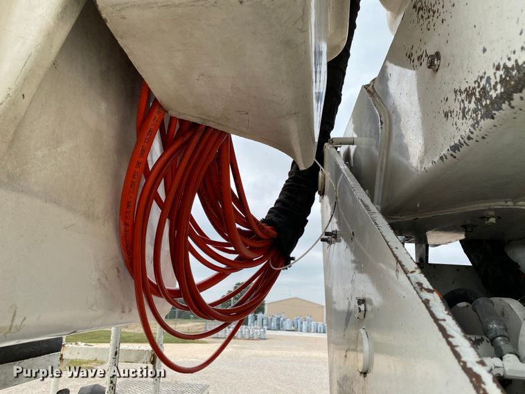 image for item HA9650 2000 International 4800  bucket truck