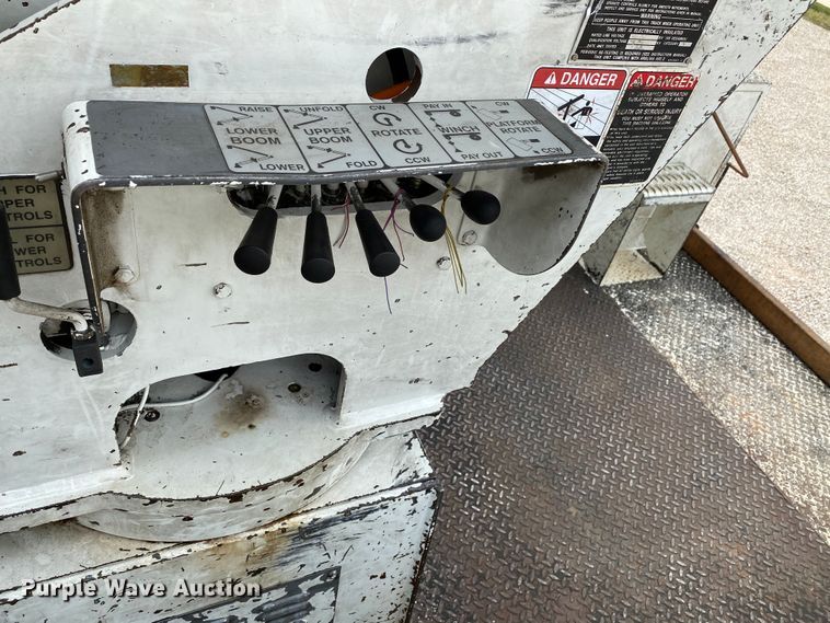 image for item HA9650 2000 International 4800  bucket truck