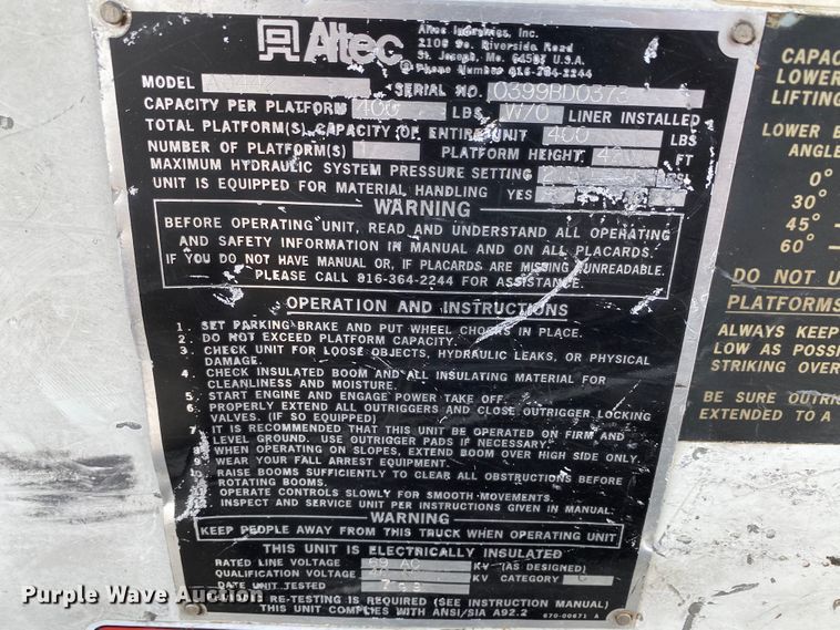 image for item HA9650 2000 International 4800  bucket truck