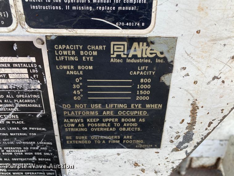 image for item HA9650 2000 International 4800  bucket truck