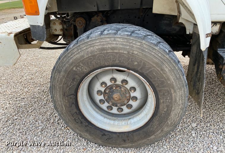 image for item HA9650 2000 International 4800  bucket truck