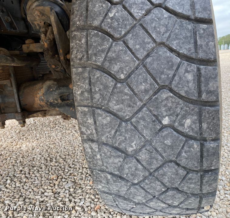 image for item HA9650 2000 International 4800  bucket truck