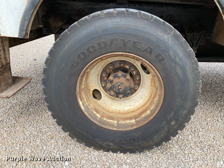 image for item HA9650 2000 International 4800  bucket truck