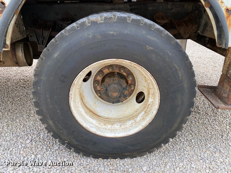 image for item HA9650 2000 International 4800  bucket truck