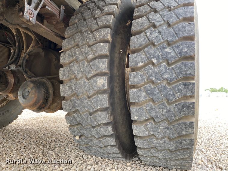 image for item HA9650 2000 International 4800  bucket truck