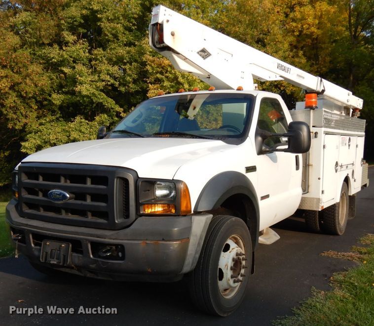 image for item HD9001 2007 Ford F450 Super Duty  bucket truck