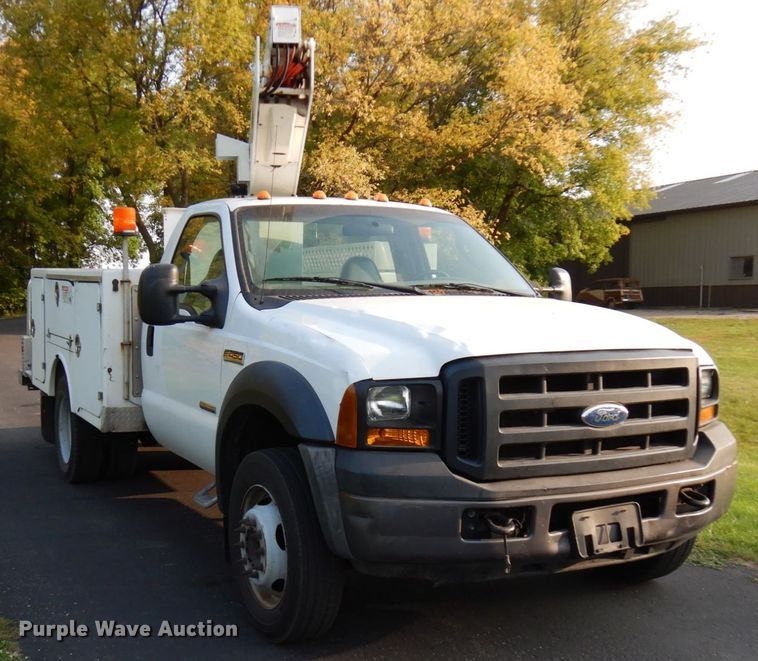 image for item HD9001 2007 Ford F450 Super Duty  bucket truck