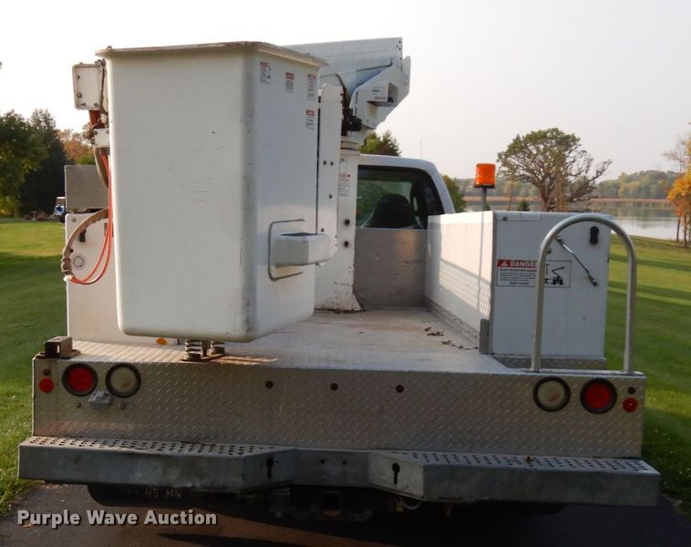 image for item HD9001 2007 Ford F450 Super Duty  bucket truck