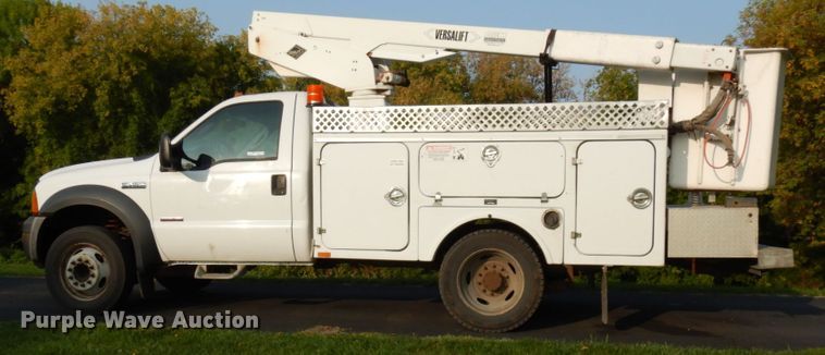 image for item HD9001 2007 Ford F450 Super Duty  bucket truck