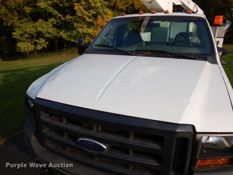 image for item HD9001 2007 Ford F450 Super Duty  bucket truck