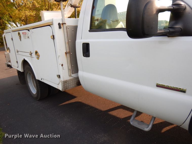 image for item HD9001 2007 Ford F450 Super Duty  bucket truck