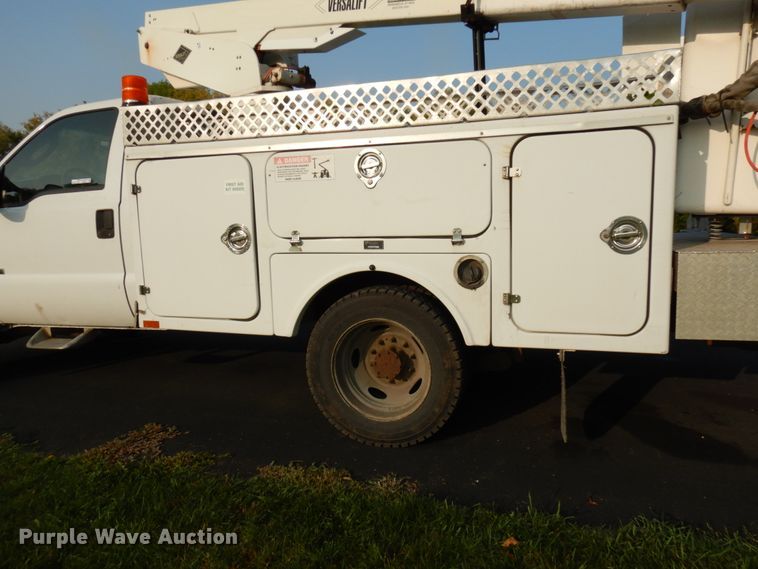 image for item HD9001 2007 Ford F450 Super Duty  bucket truck