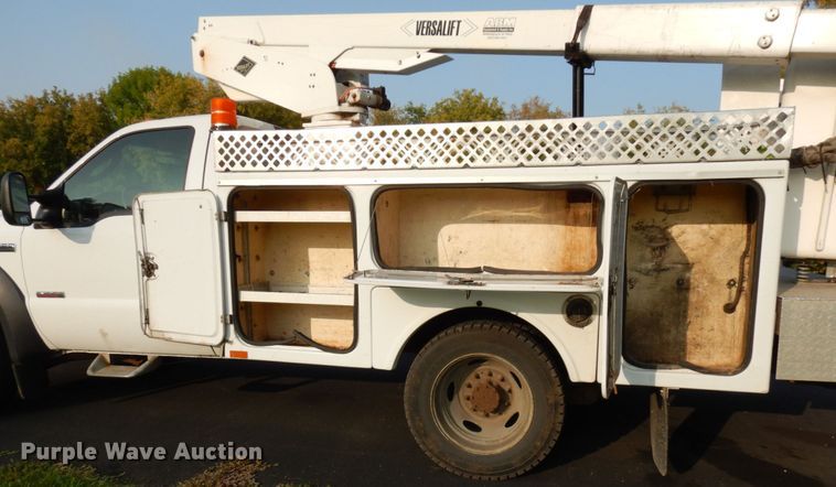 image for item HD9001 2007 Ford F450 Super Duty  bucket truck