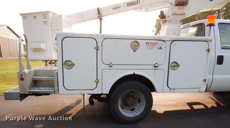 image for item HD9001 2007 Ford F450 Super Duty  bucket truck