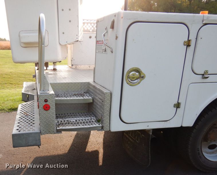 image for item HD9001 2007 Ford F450 Super Duty  bucket truck