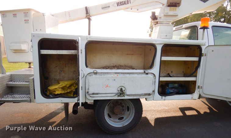 image for item HD9001 2007 Ford F450 Super Duty  bucket truck