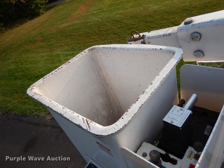 image for item HD9001 2007 Ford F450 Super Duty  bucket truck