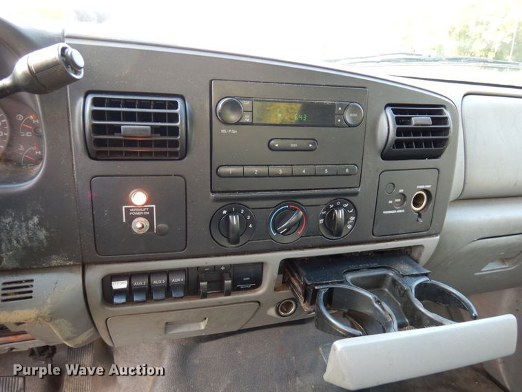 image for item HD9001 2007 Ford F450 Super Duty  bucket truck