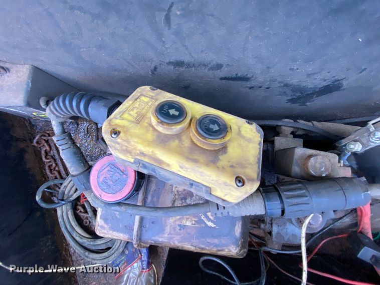 image for item HE9764 2012 Maxey dump trailer