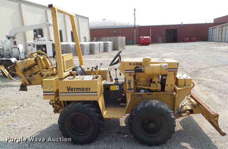 image for item HF9576 1990 Vermeer V-430A  cable plow