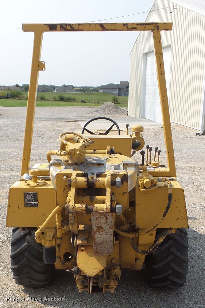 image for item HF9576 1990 Vermeer V-430A  cable plow