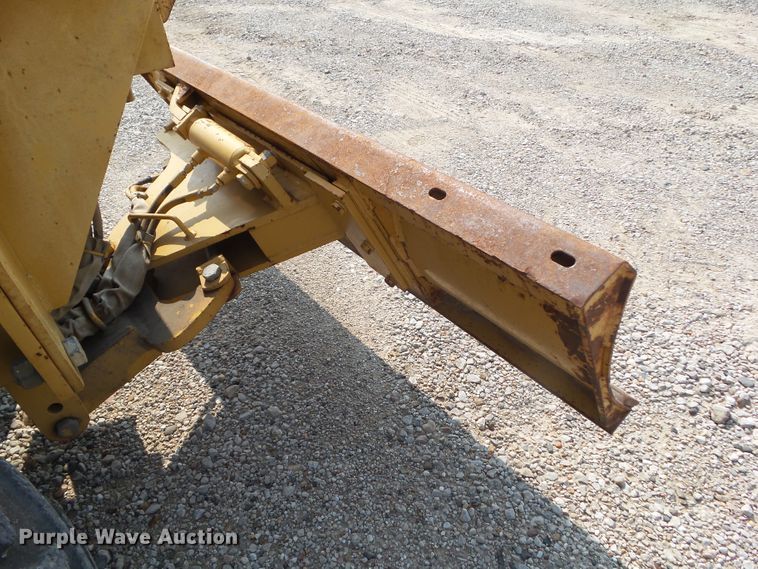 image for item HF9576 1990 Vermeer V-430A  cable plow