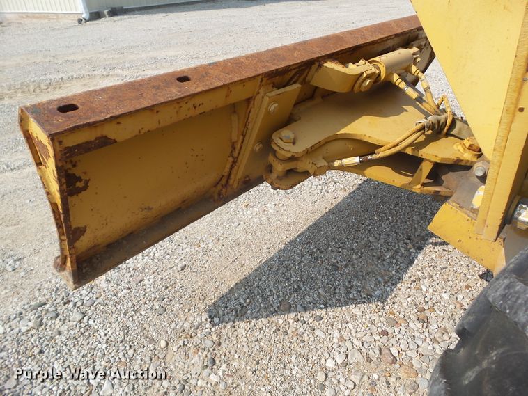 image for item HF9576 1990 Vermeer V-430A  cable plow