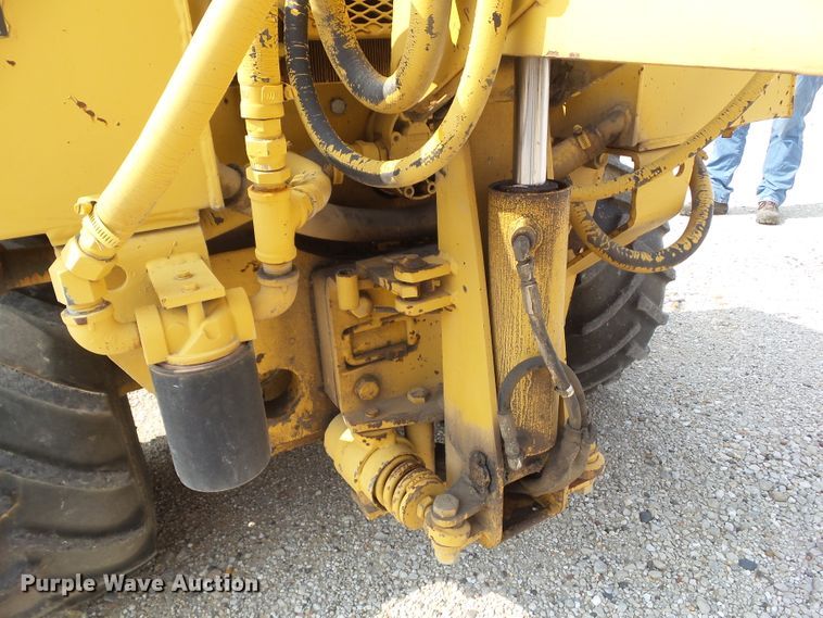 image for item HF9576 1990 Vermeer V-430A  cable plow