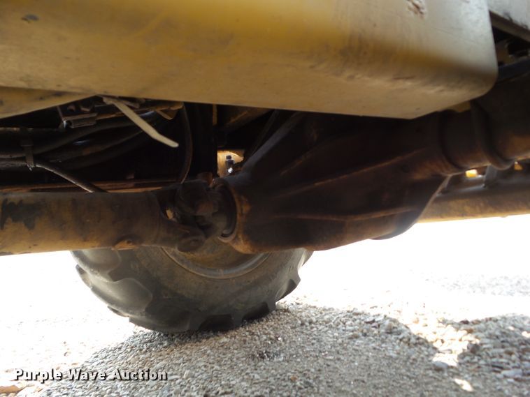 image for item HF9576 1990 Vermeer V-430A  cable plow