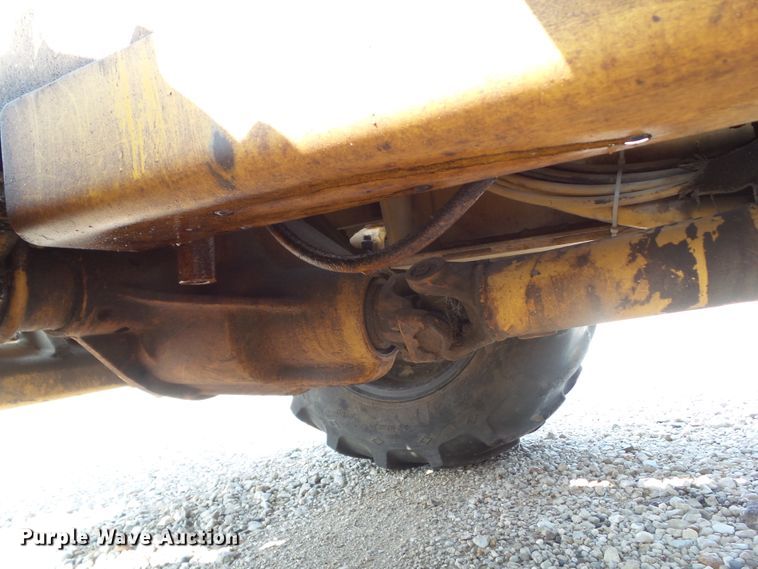 image for item HF9576 1990 Vermeer V-430A  cable plow